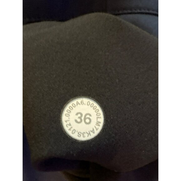 Lululemon Men's Commission Classic-Fit Navy Blue 9" Shorts Size 36 - Picture 5 of 9